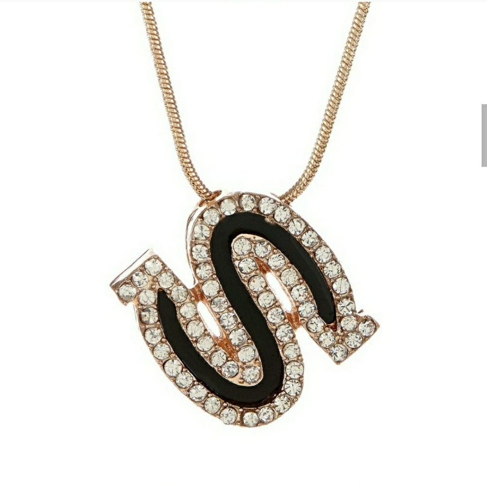 Gold Necklace Initial Letter in "3D" Background - Picture 2 of 7